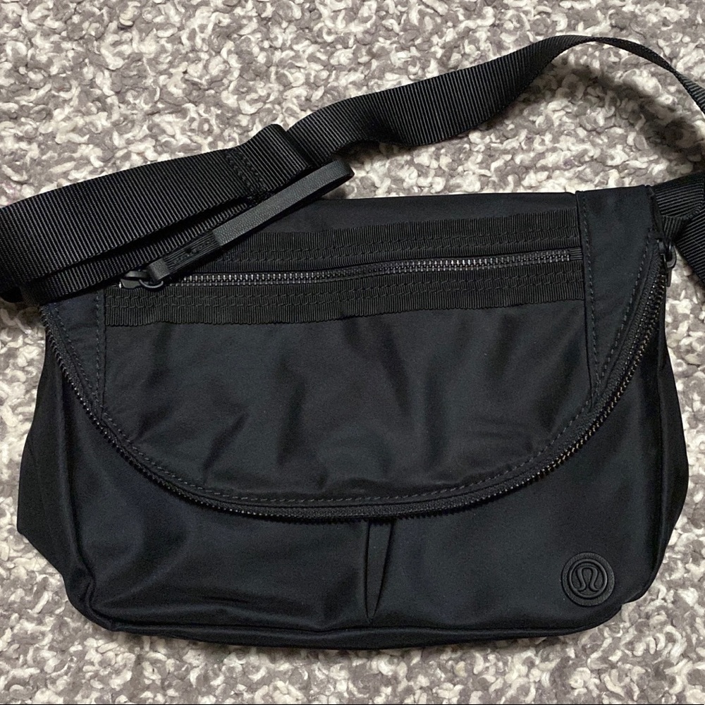 Lululemon festival bag